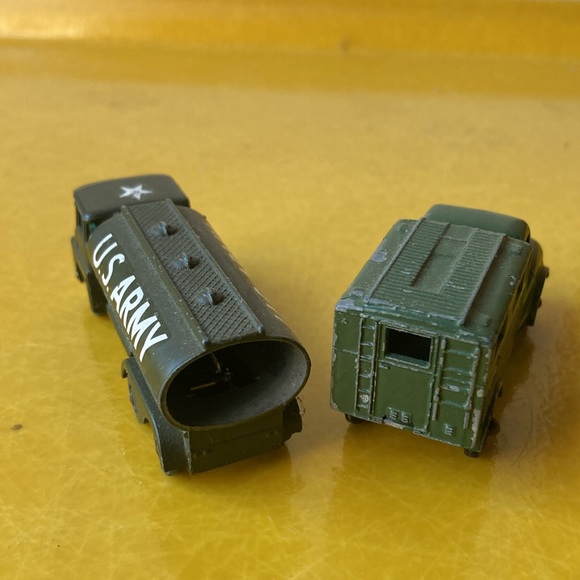 Set of two vintage die cast military army trucks vehicles made in Great Britain - Picture 10 of 16